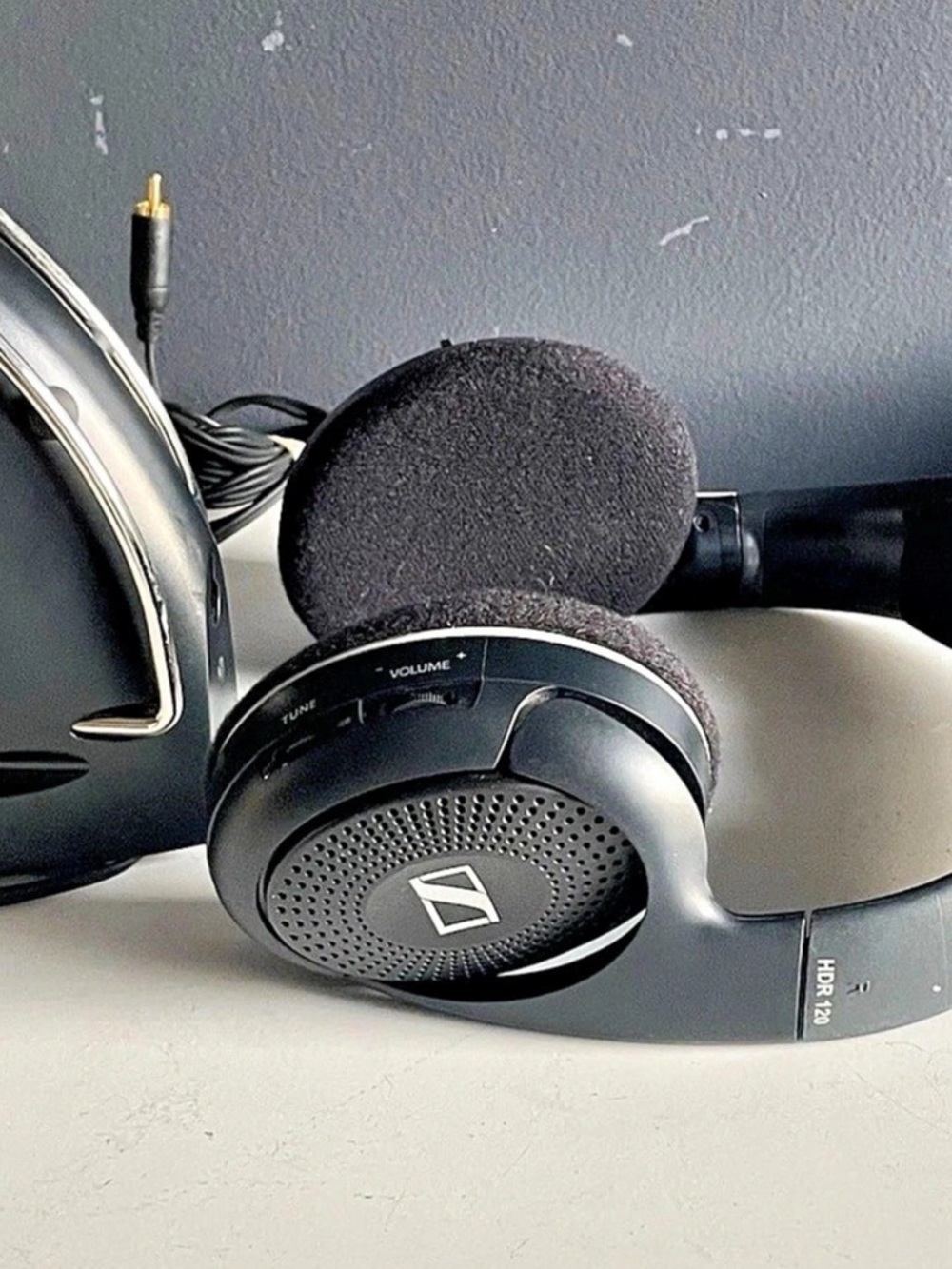 Sennheiser HDR 120 Wireless Headphones Black & White - Picture 7 of 16